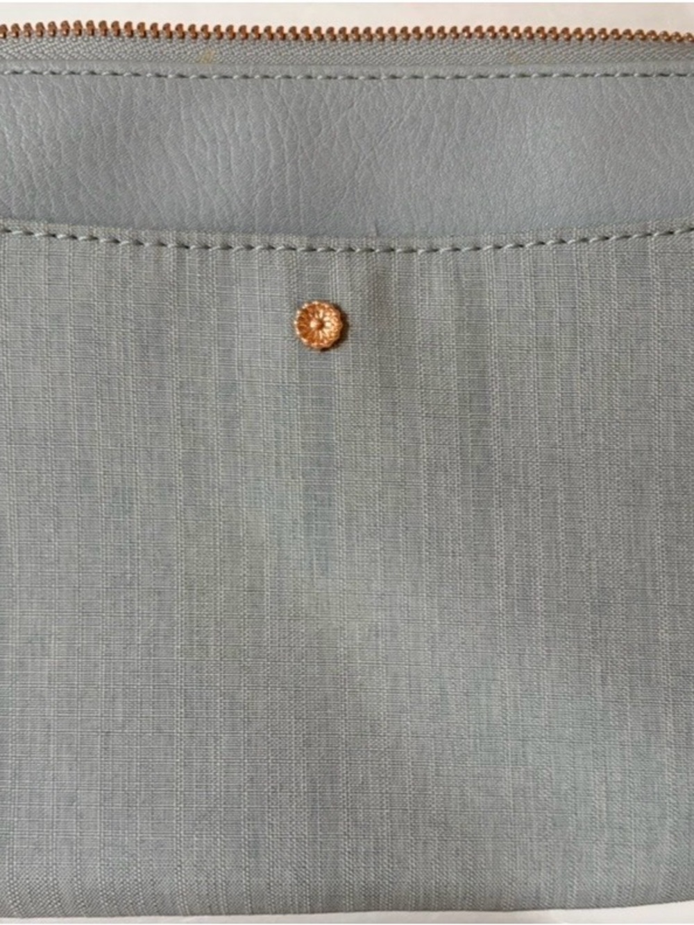 LC Lauren Conrad Light Gray Crossbody with Gold Hardware